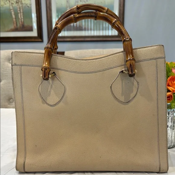 Authentic Gucci Beige Leather Tote Bag with Bamboo Handles - Picture 3 of 14